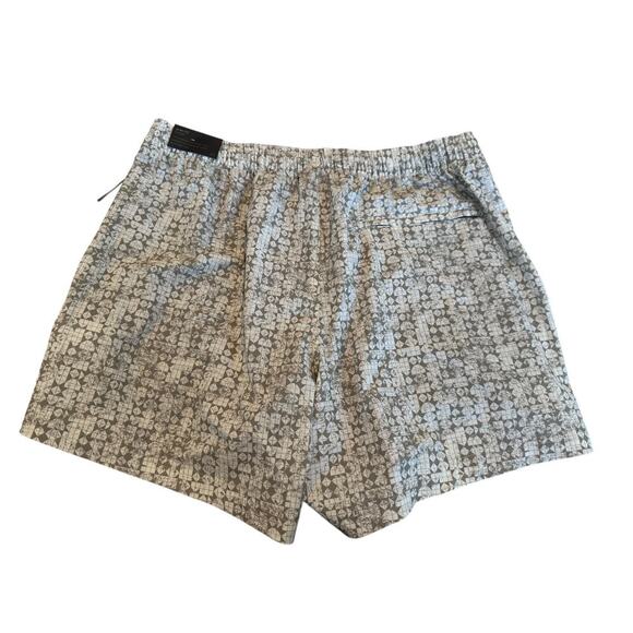 VRST Men's White/Silver Stamped Geo 5" Resort Short Print Size M - Picture 3 of 6
